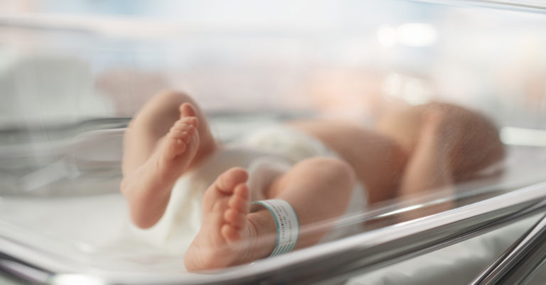 Transgender Man Lashes Out At Nurses Who Call Him ‘Mom’ After He Had A Baby - Featured image