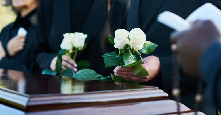 Mother Issues Urgent Warning to Parents About ‘Chroming’ After Daughter Collapses - Featured image