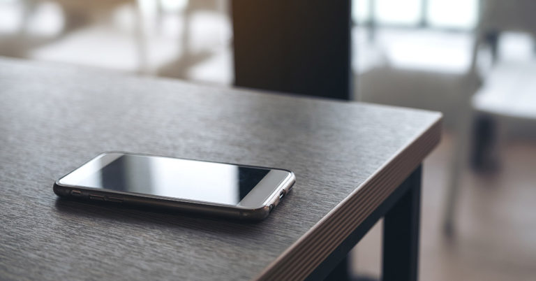 What Happens to Your Phone After You Die? People Of The Internet Give Their Own Answers - Featured image