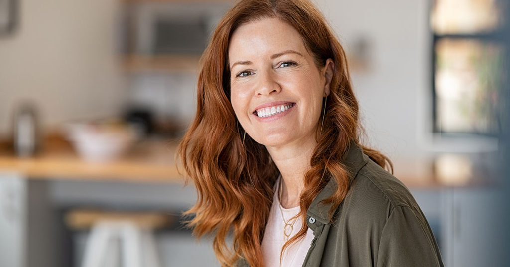 21 Reasons Why Older Women Are Now Saying They’d Rather Be Alone - Featured image