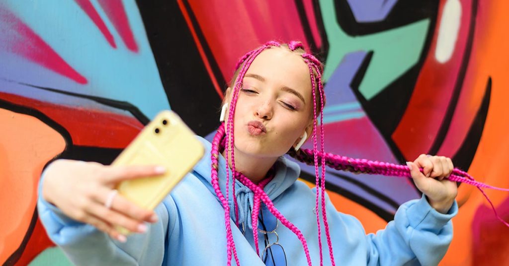 Gen Z Are Demanding Millennials Stop Using ‘Out of Date’ Slang Words - Featured image