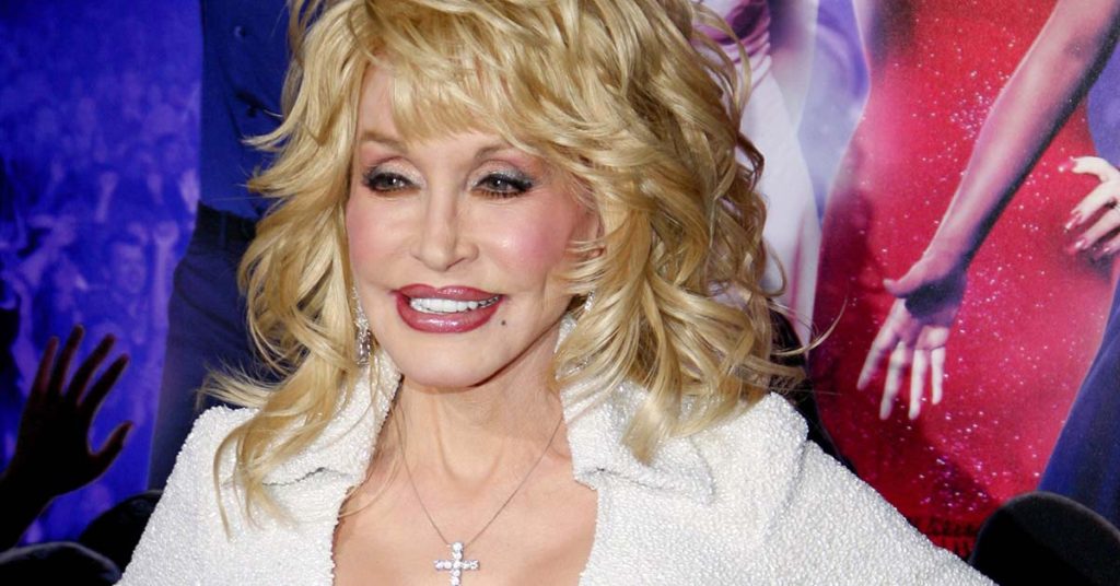From Rags to Riches: Dolly Parton Grew Up Living in a Small Cabin With a Family of 14 – Today She Uses Her Fortune to Help Those in Need - Featured image