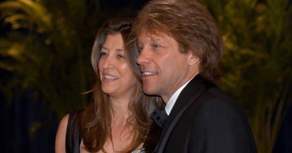 WASHINGTON - MAY 1: Jon Bon Jovi and wife Dorothea Hurley arrive at the White House Correspondents Association Dinner May 1, 2010 in Washington, D.C.