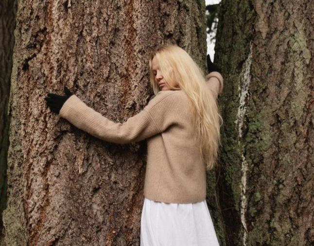 In this idyllic setting, Anderson has found happiness in her singlehood.