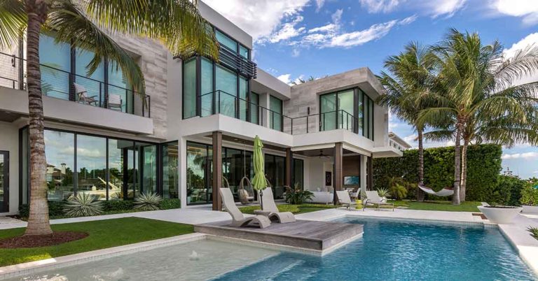 Man Decides to Live at All-Inclusive 5-Start Resort Because It’s Cheaper Than Paying Rent and Bills - Featured image