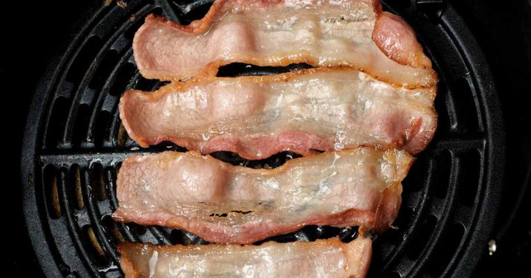 You Might Want to Think Twice Before Cooking Bacon in an Air Fryer - Featured image