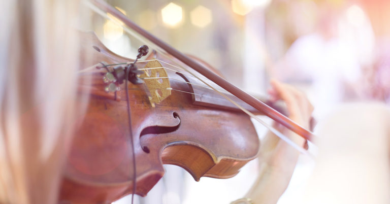 Violinist is Asked By Her Childhood Bully to Play At Her Wedding for Free – and She Has The Perfect Response - Featured image