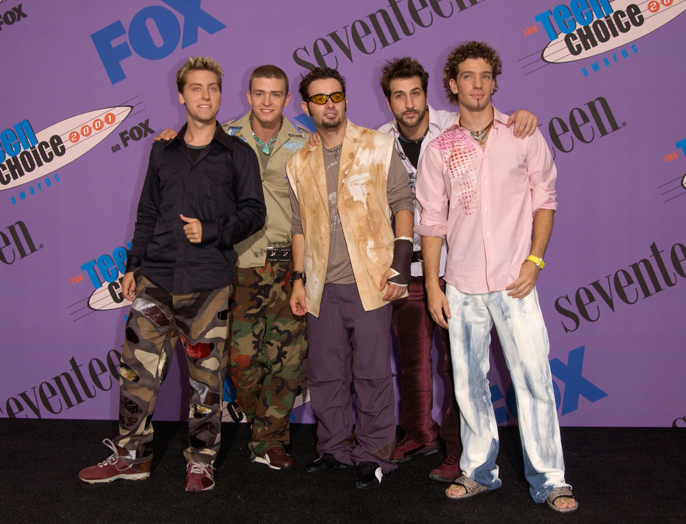 Pop group NSYNC at the 2001 Teen Choice Awards at the Universal Amphitheatre, Hollywood. They won the awards for Choice Single and Choice Concert. 12AUG2001.   Paul Smith/Featureflash