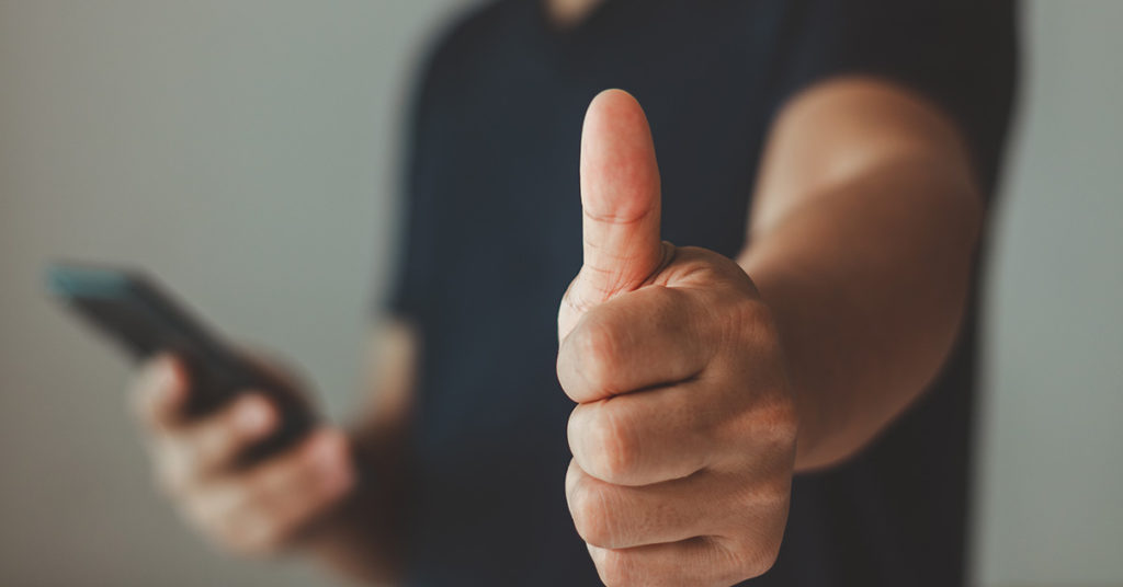 Sorry Millenials, Emoji Expert, Says ‘Thumbs Up’ Is Seen as Passive Aggressive By Gen Z - Featured image