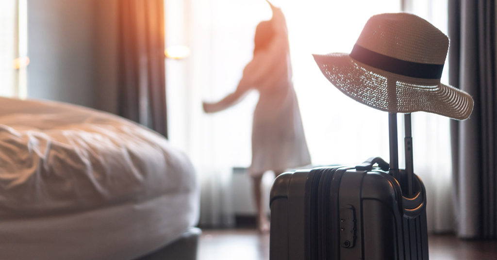 You Might Want to Think Twice About Leaving Your Luggage on a Hotel Room Floor. Here’s Why. - Featured image
