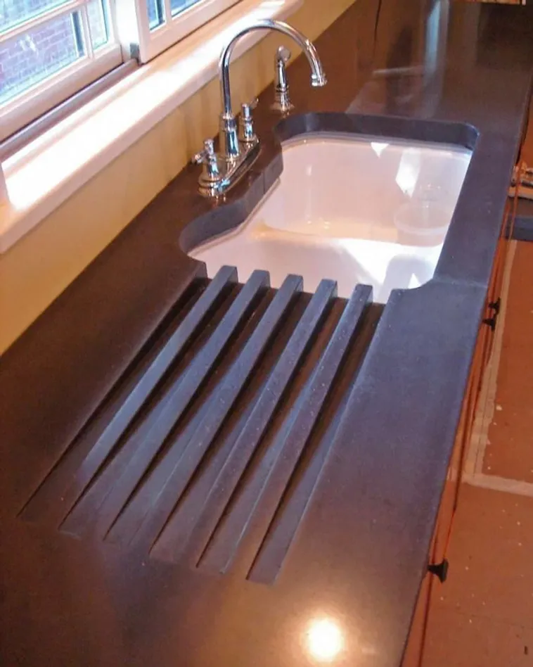 Sink with a dying area