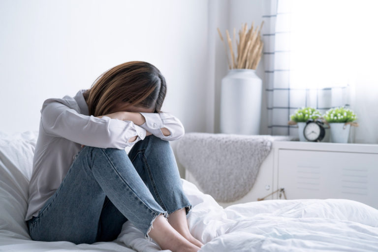 7 Things Lonely People Do Without Realizing They’re Isolating Themselves - Featured image