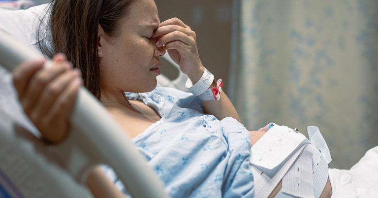 Woman Calls For Separate Waiting Rooms for Those Experiencing Pregnancy Loss - Featured image