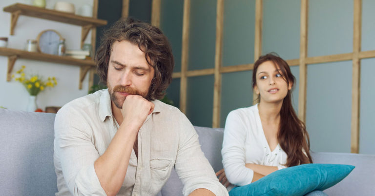 10 Red Flags That You’re Dealing With A Toxic Girlfriend - Featured image