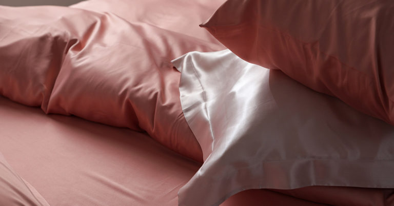 After Sleeping On America’s “Top” Silk Pillowcases – Here’s What Happened To My Hair and Face - Featured image