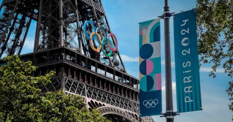 15 Of The Most Viral and Touching Moments From The Paris Olympics - Featured image