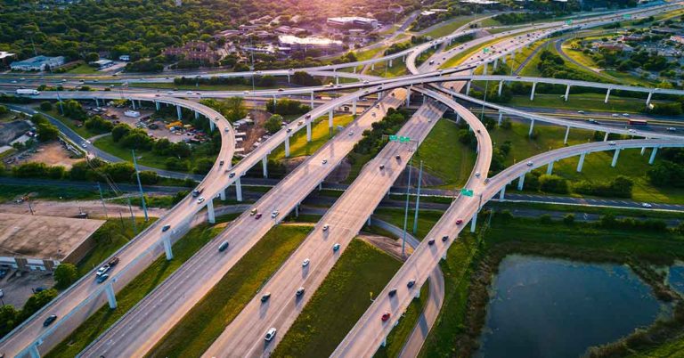 Video Shows Two Toddlers In Diapers on Texas Highway After Being Thrown From a Car in Crash - Featured image