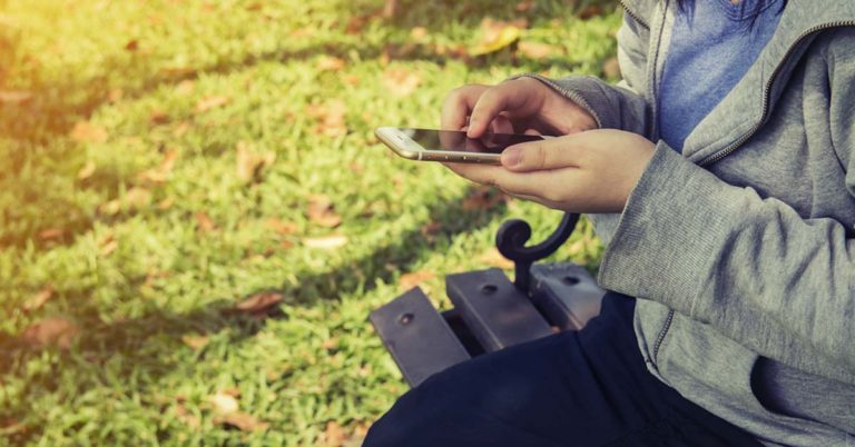 Girl Asks People To Send Their Selfies To Their Moms Without Any Context, 20 Share The Responses They Got - Featured image