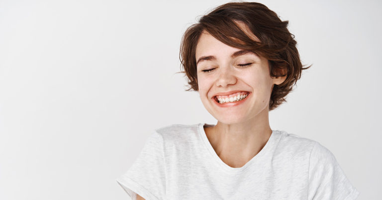 Woman does Yale’s 28 Day Happiness Challenge To Improve Mental Health — Here’s What Happened - Featured image