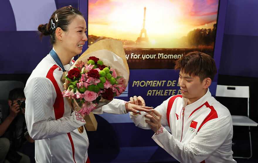 Huang YA Qiong gets engaged