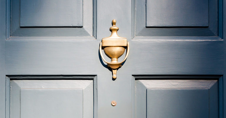 Man Walked Into His Home He’d Owned for Decades Only to Find Someone Living and Redecorating There - Featured image