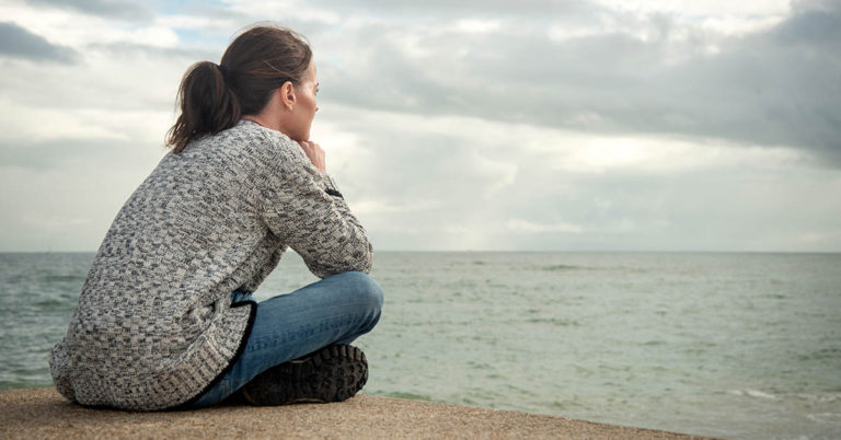 10 Interesting Facts About People Who Enjoy Being Alone - Featured image