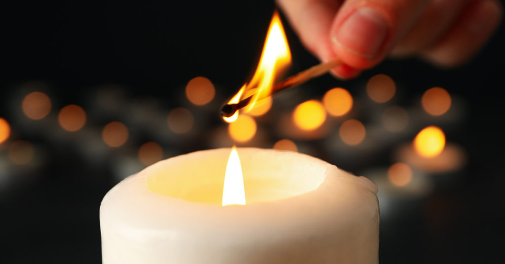 Daughter’s Very Short Obit About Her Mother ‘Burning Bridges’ Goes Viral and She Says It’s ‘No Joke’ - Featured image