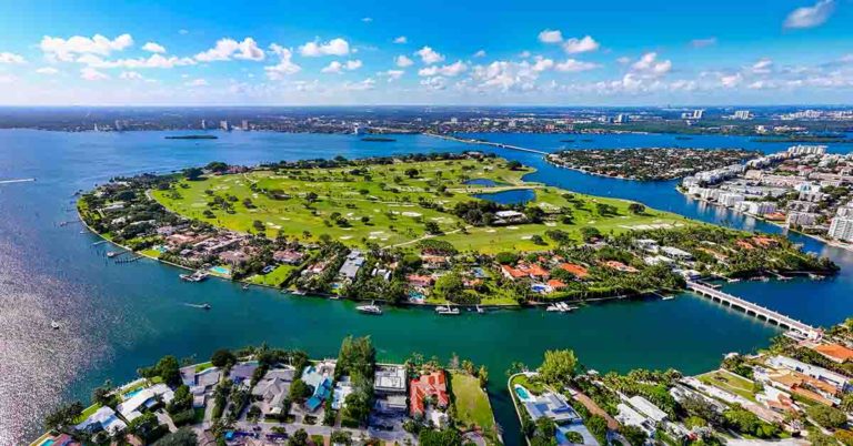 After Discovering The Identity of The Famous Person Who Purchased His Home, Man Sues His Realtor for $6M - Featured image