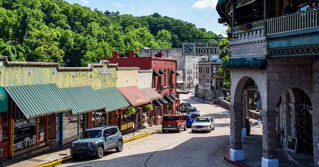 10 Mountain Towns That Aren’t Just Beautiful, But Affordable As Well - Featured image
