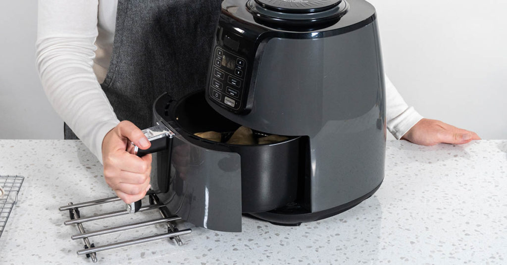 5 Dangerous Foods You Should Never Cook in An Air Fryer - Featured image