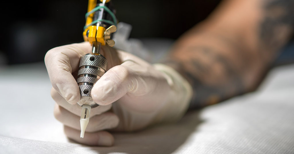 Woman Tearfully Regrets Tattoo She Got in Fiji After Figuring Out What It Means - Featured image