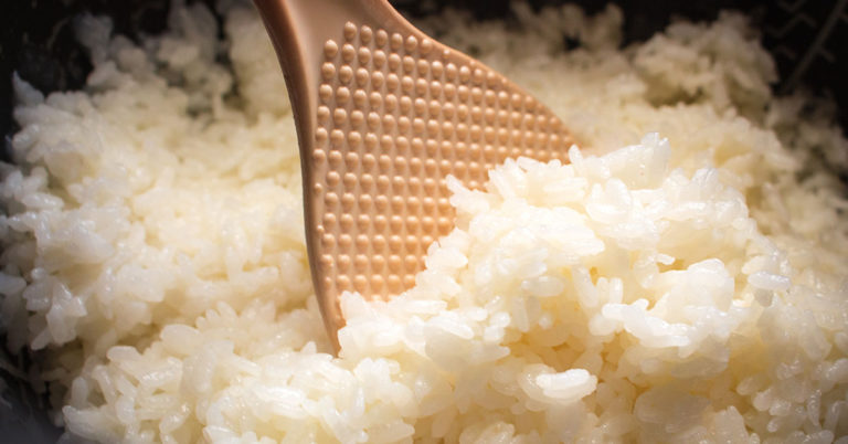 There’s a Reason Your Rice Cooker Came With a Paddle- Here’s How To Use It - Featured image