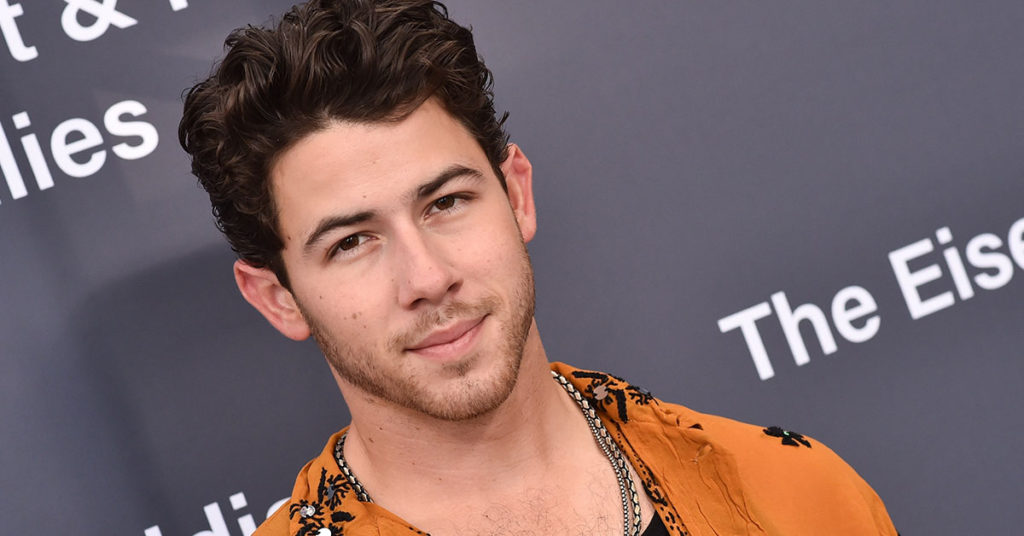 Scary Viral Video Shows Nick Jonas Sprinting Off Stage After Laser Was Pointed at His Head - Featured image