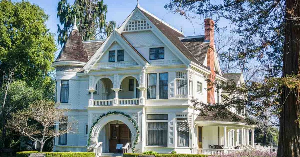 10 Vintage Home Features You’ll Never See Again - Featured image