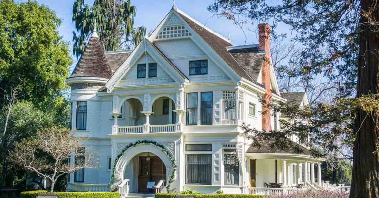 10 Vintage Home Features You’ll Never See Again - Featured image