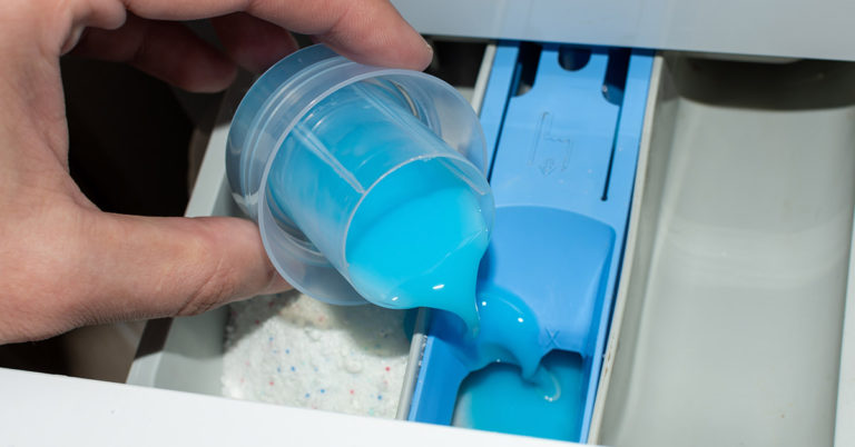 10 Super Surprising Household Hacks Using Laundry Detergent - Featured image