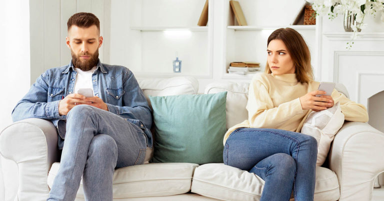 12 Subtle Behaviors That Someone Is Quietly Falling Out of Love - Featured image