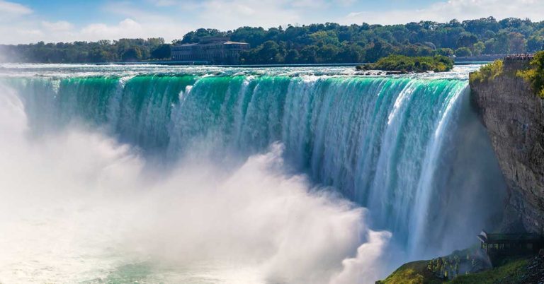 Mother and Two Children Dead After Jumping Off Niagara Falls - Featured image