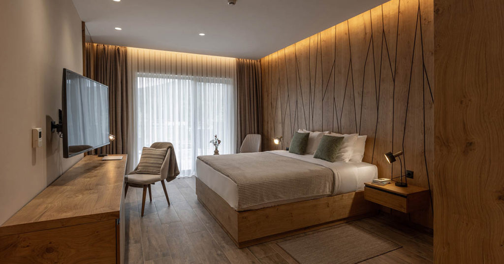 14 Hotel Workers Share What Really Happens When You’re Not Looking - Featured image