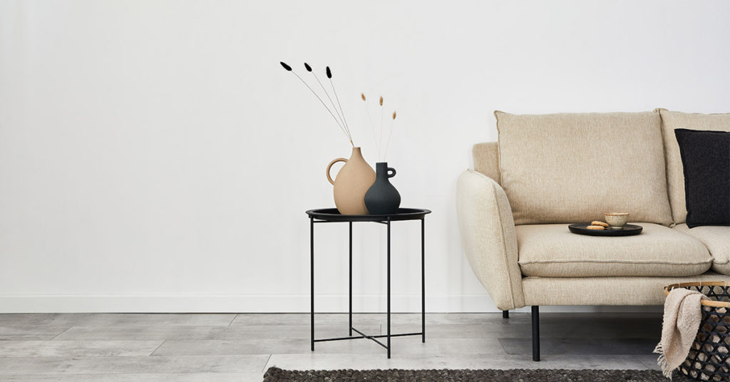 8 Mistakes To Avoid When Choosing a Living Room Table - Featured image