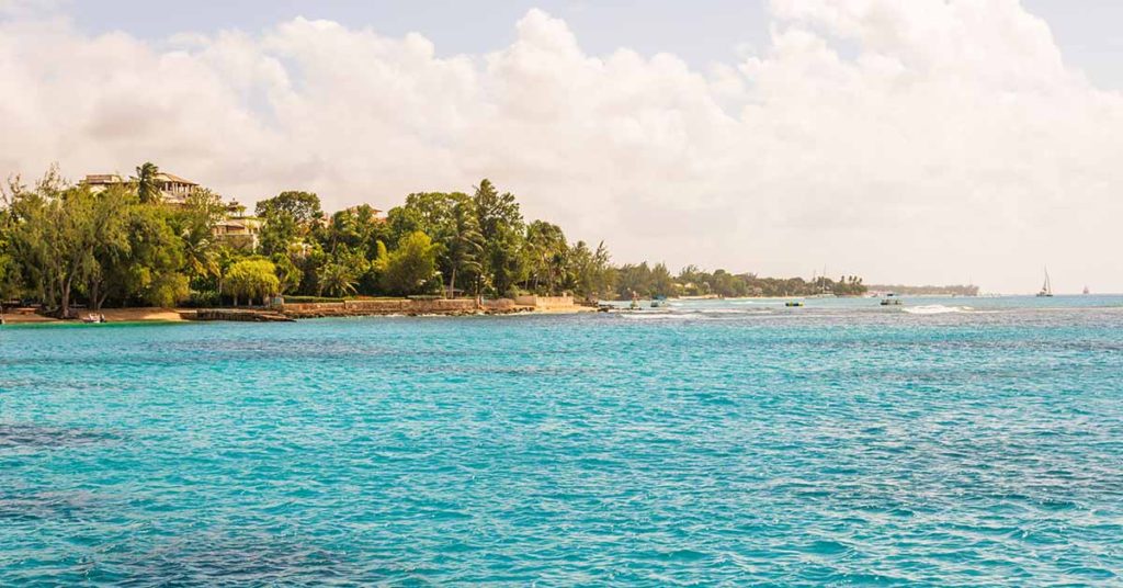 Man Reunited With Sentimental Gold Ring After Diver Finds it in Ocean 47 Years Later - Featured image