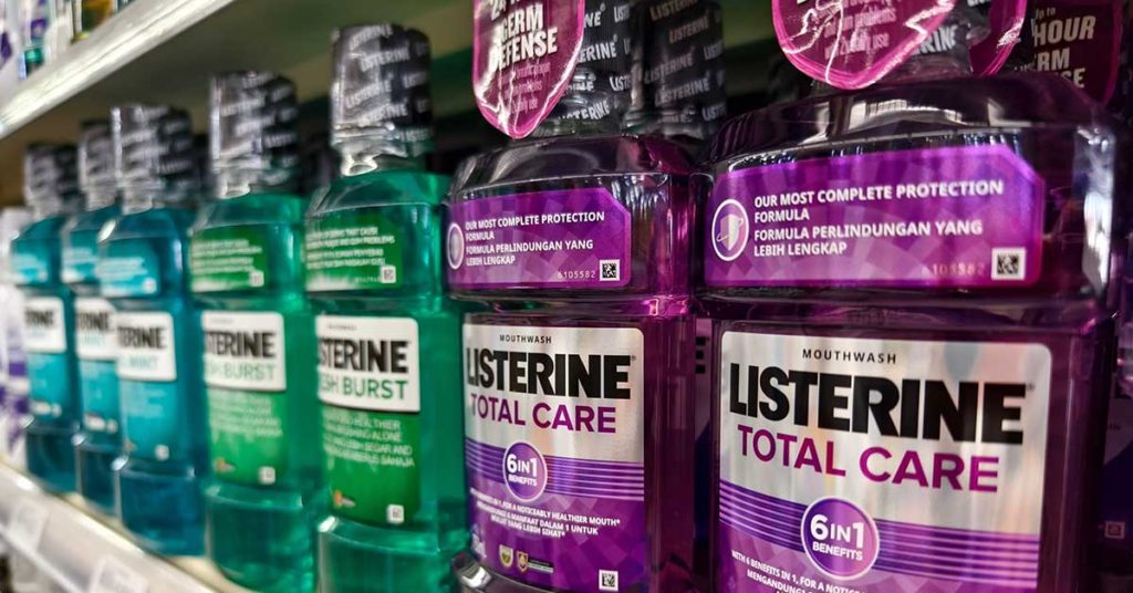 Why Everyone Is Pouring Listerine Into Their Plants - Featured image