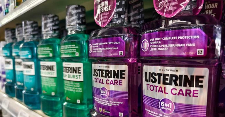 Why Everyone Is Pouring Listerine Into Their Plants - Featured image
