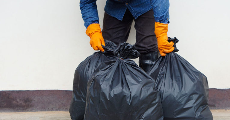 These 2-Year-Old Triplets’ Sweet Friendship With Their Garbage Men Is Going Viral - Featured image