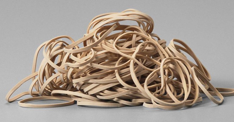 If You See a Rubber Band On Your Front Door, Here’s What It Could Mean - Featured image