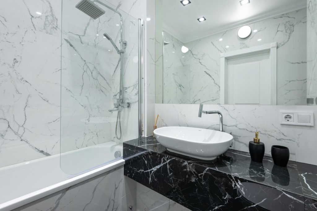 white marbled bathroom 