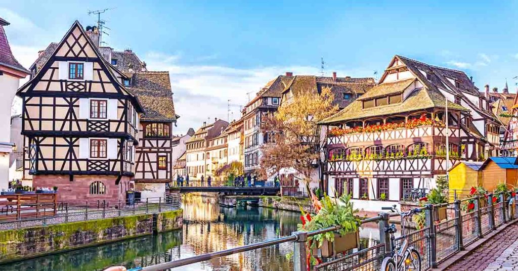 20+ Fairytale-Like Towns in Europe That Will Ignite Your Imagination - Featured image