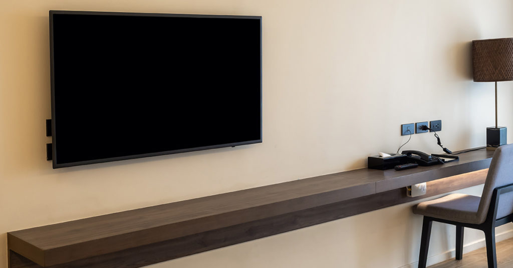 10 Things You Should Do When Checking Into a Hotel Room - Featured image