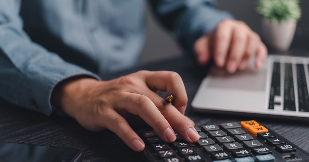 25 Budget-Savvy Individuals Share Their Best Tips for Saving Money - Featured image