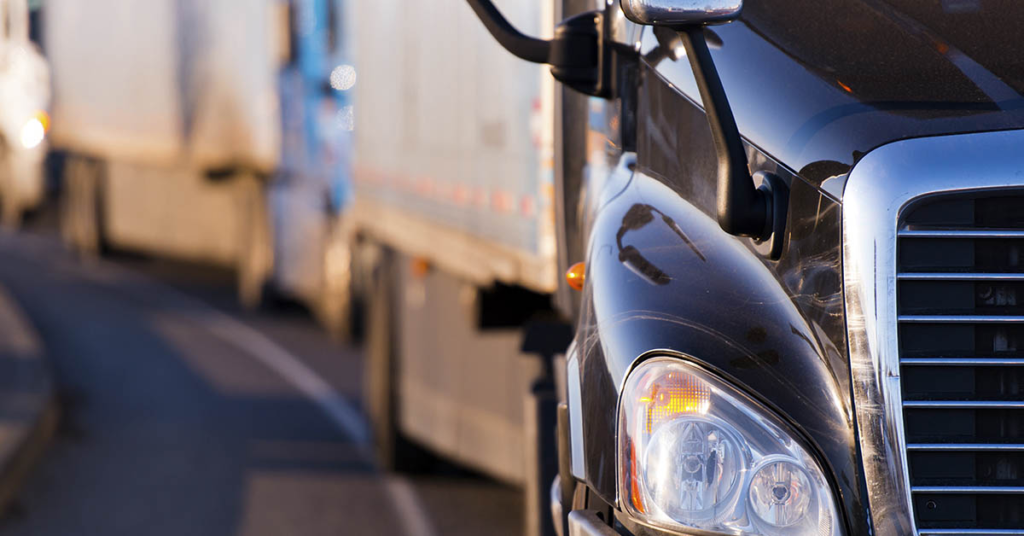 13 truck drivers parked side by side in the middle of the night to save a life. - Featured image